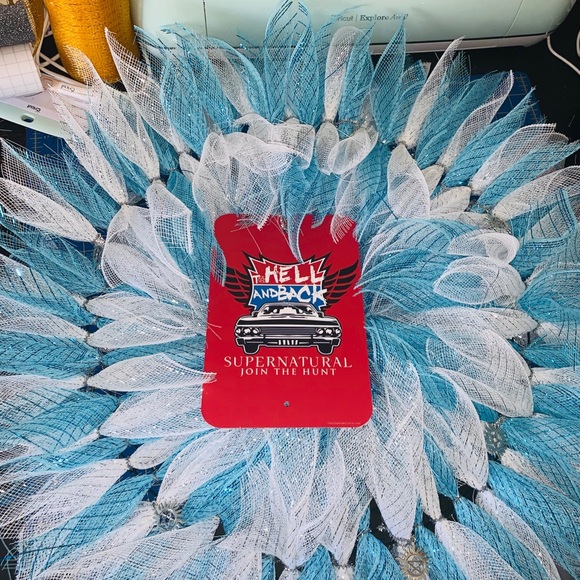 TV Show Wreath - Picture 3 of 3